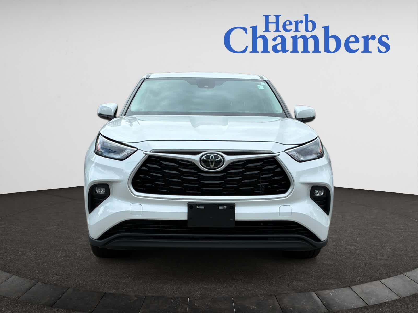 used 2022 Toyota Highlander car, priced at $36,998
