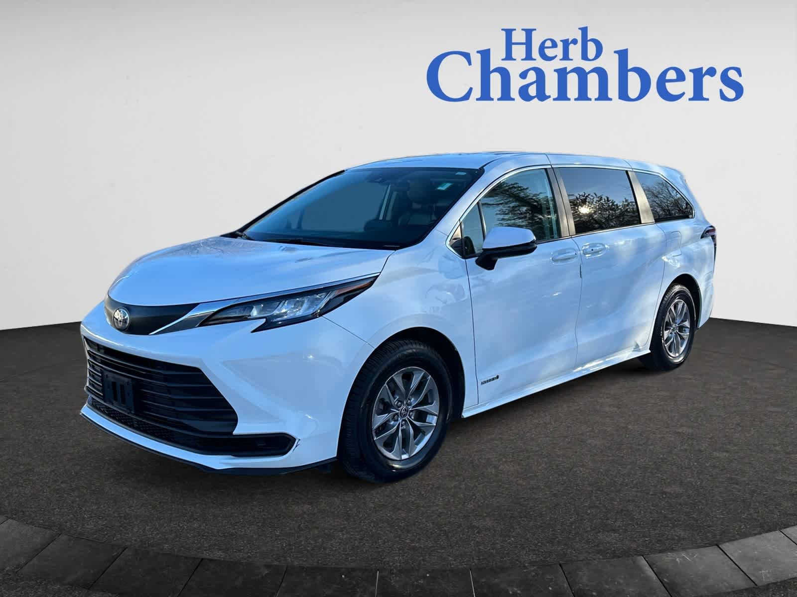 used 2021 Toyota Sienna HV car, priced at $29,998