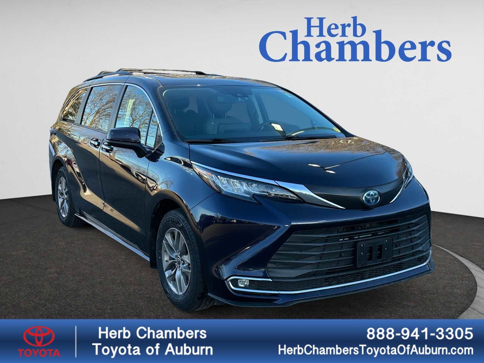 used 2022 Toyota Sienna HV car, priced at $32,998