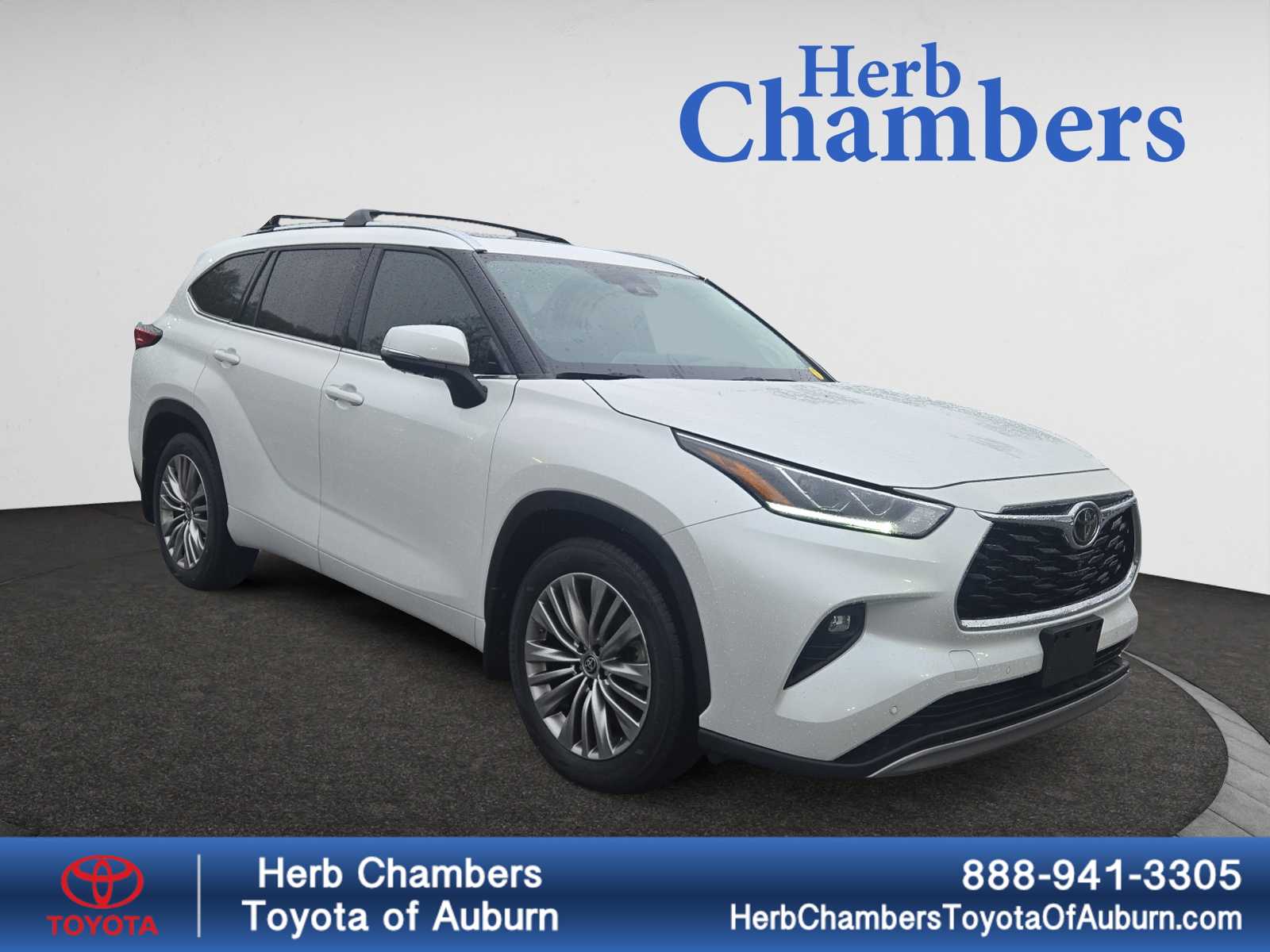 used 2022 Toyota Highlander car, priced at $46,998
