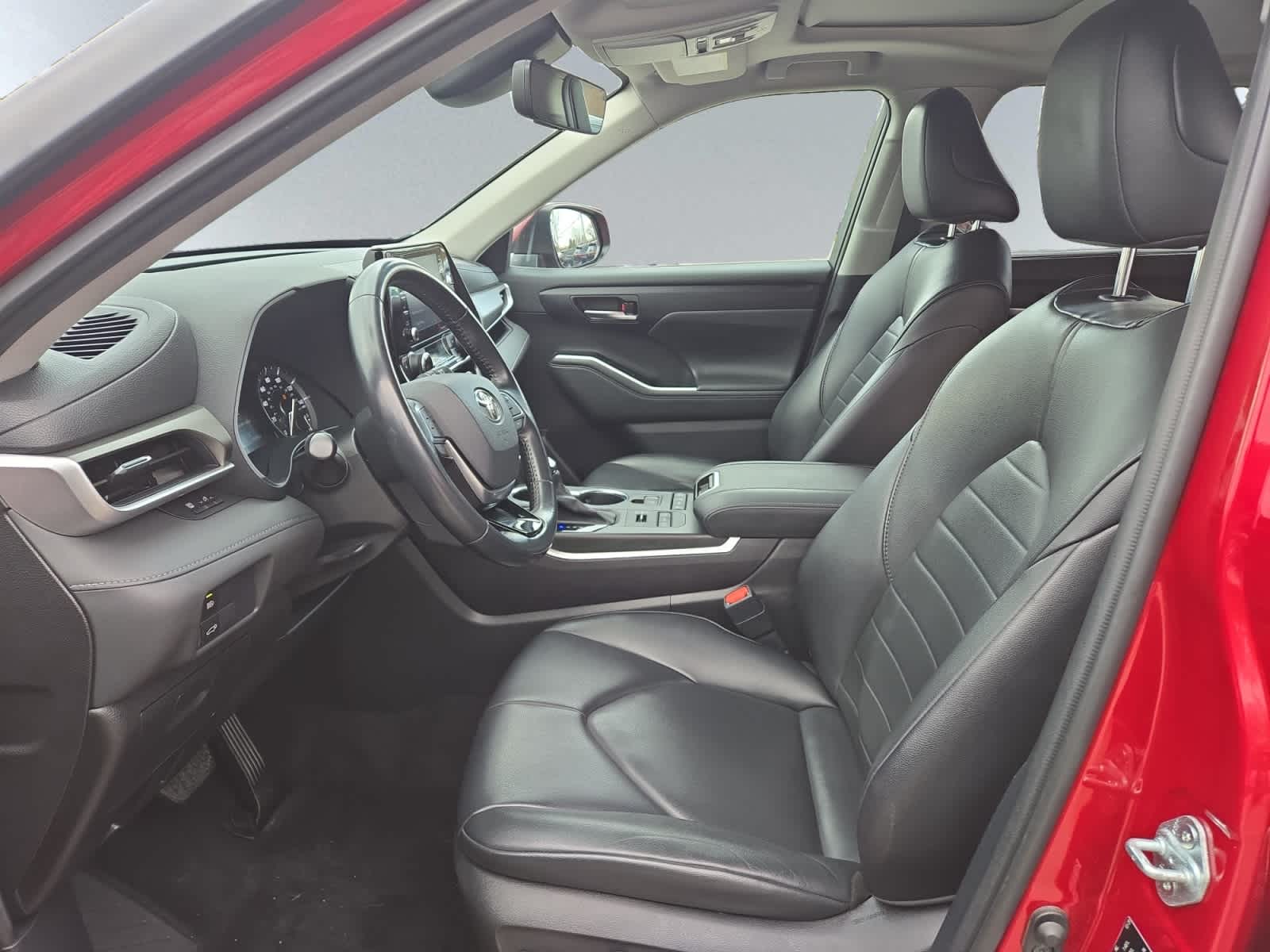 used 2021 Toyota Highlander car, priced at $36,998
