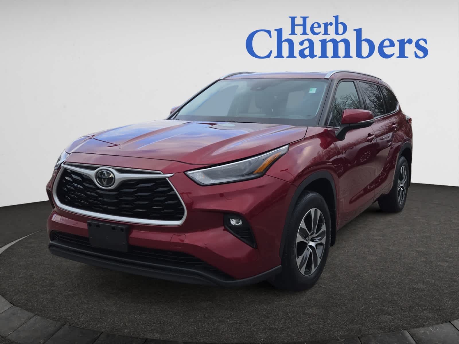 used 2021 Toyota Highlander car, priced at $36,998