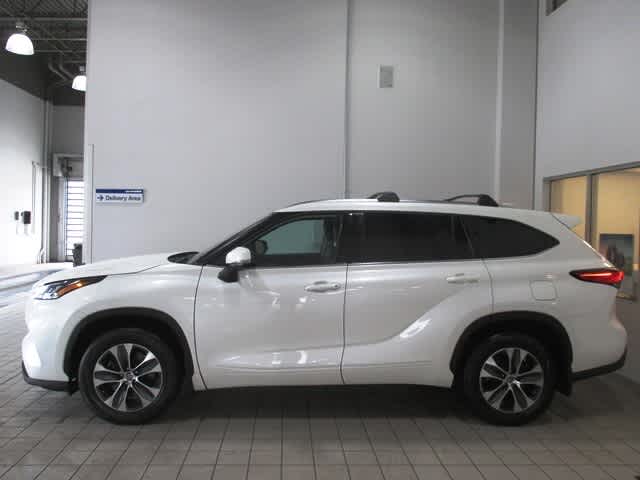 used 2021 Toyota Highlander car, priced at $38,998
