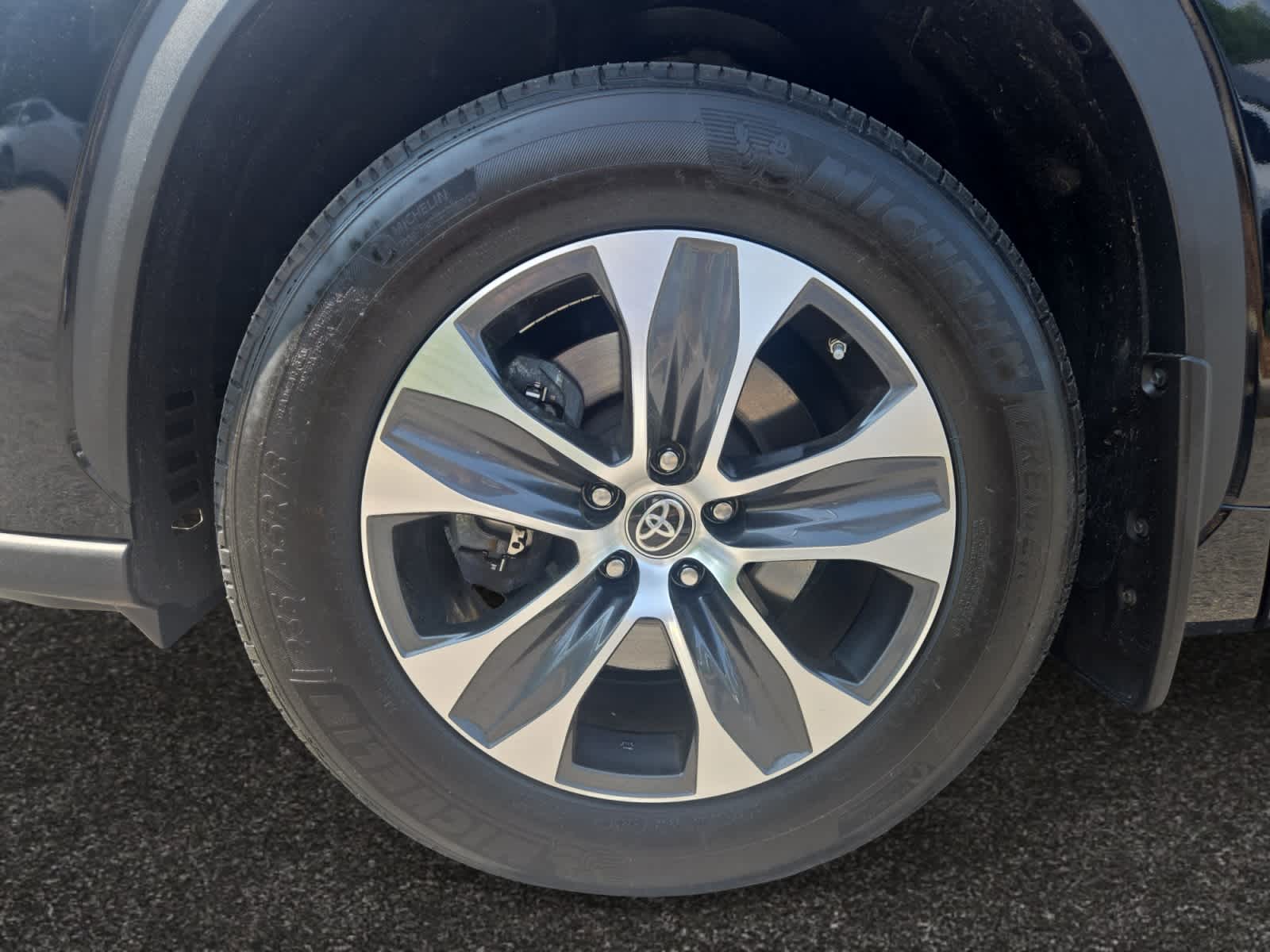 used 2023 Toyota Highlander car, priced at $39,998