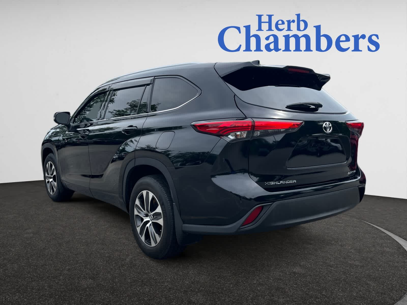 used 2022 Toyota Highlander car, priced at $33,998