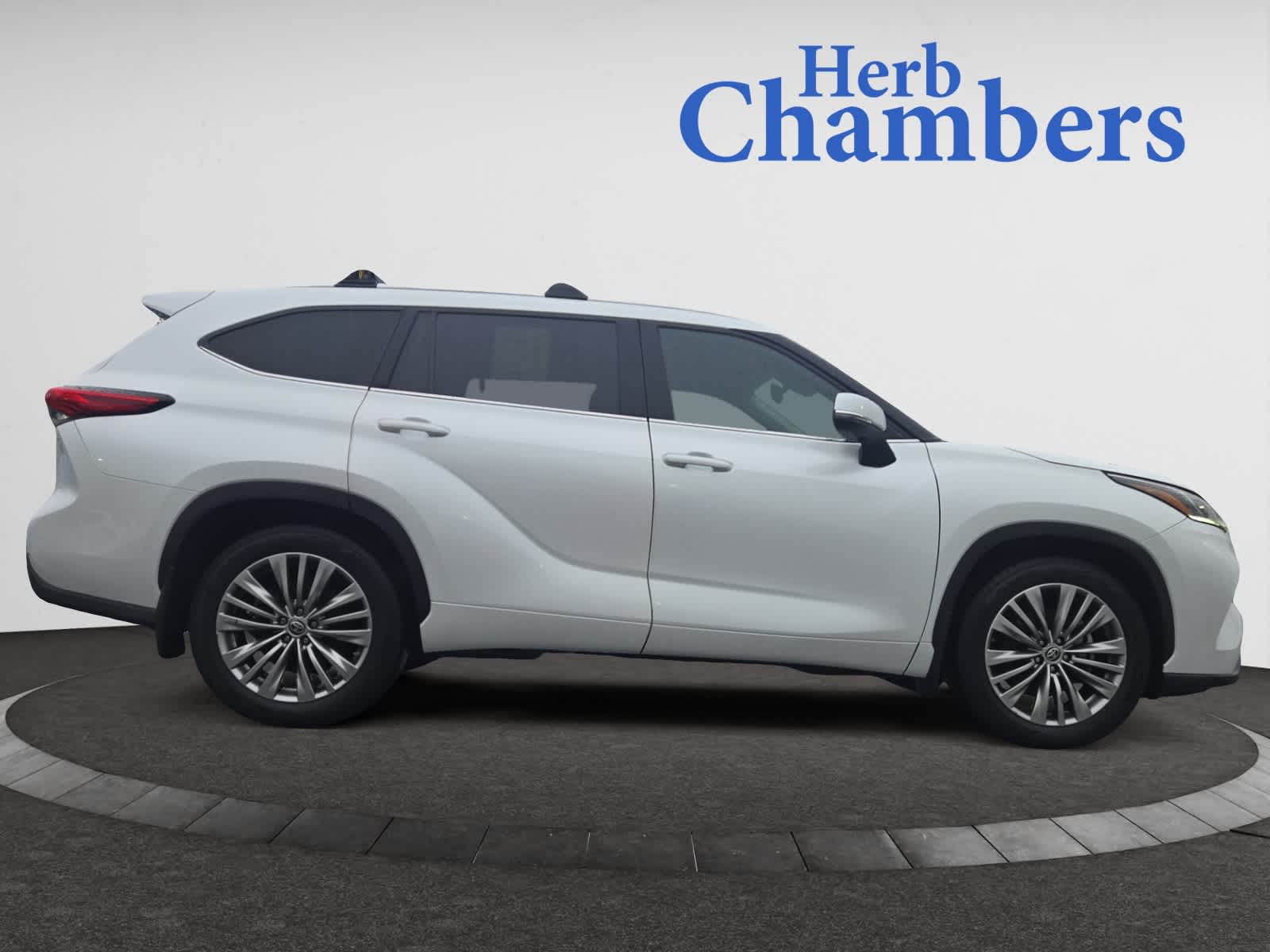 used 2022 Toyota Highlander car, priced at $46,998