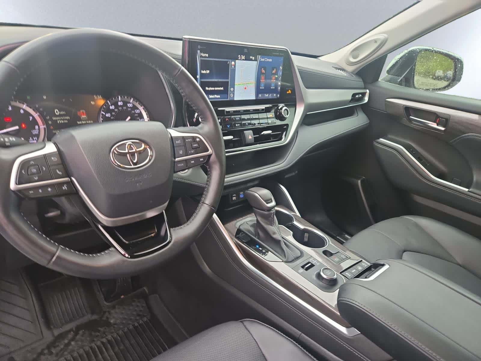 used 2022 Toyota Highlander car, priced at $46,998