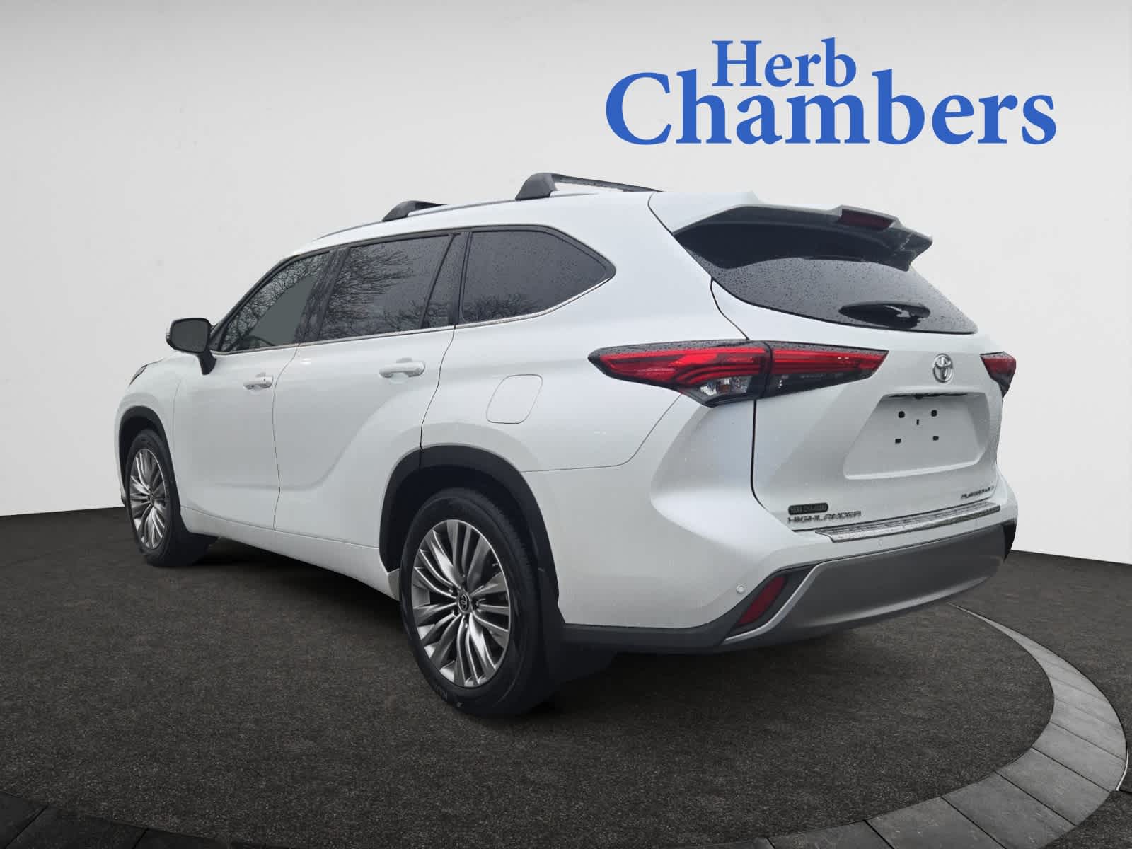 used 2022 Toyota Highlander car, priced at $46,998