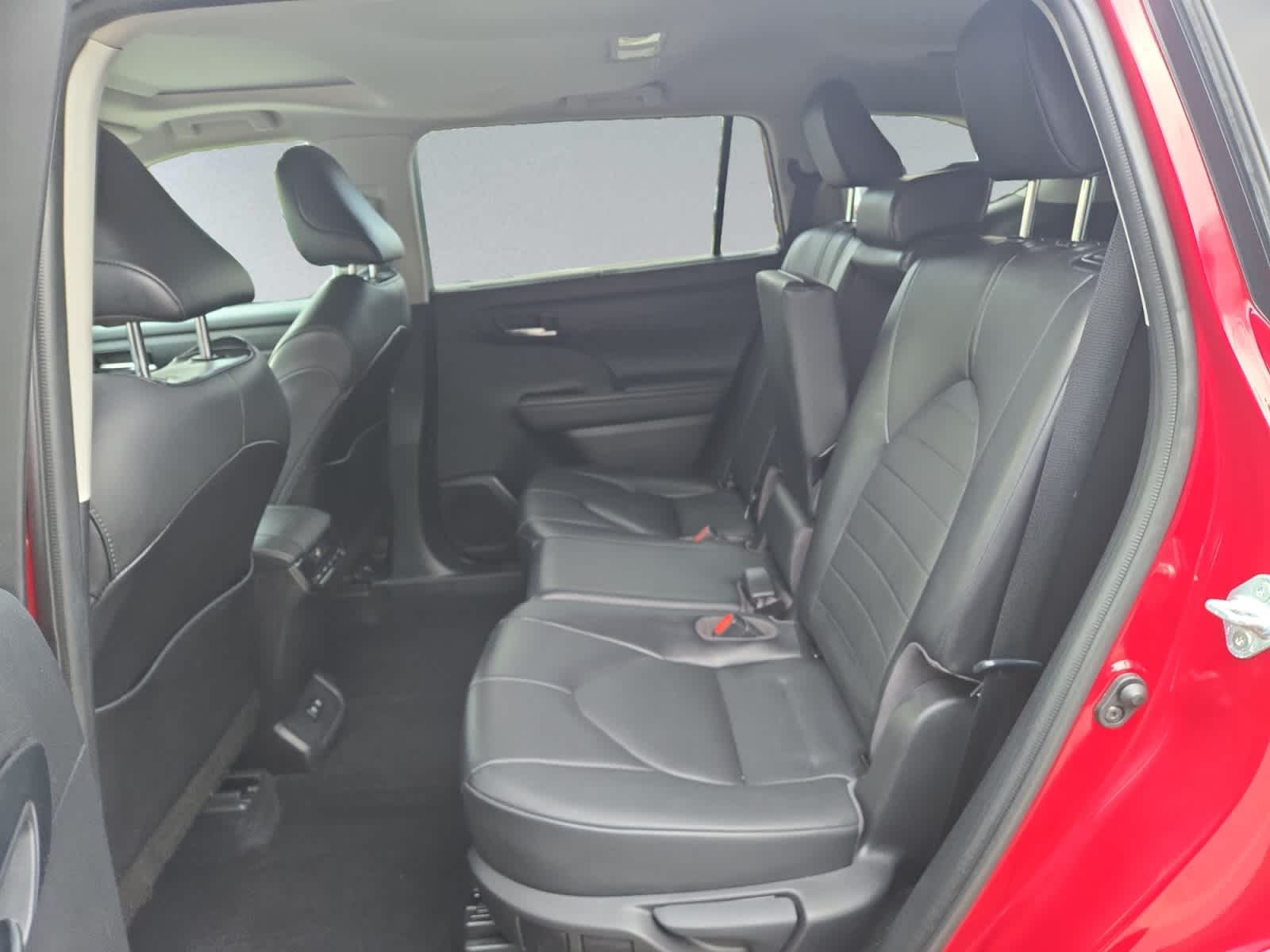 used 2021 Toyota Highlander car, priced at $36,998