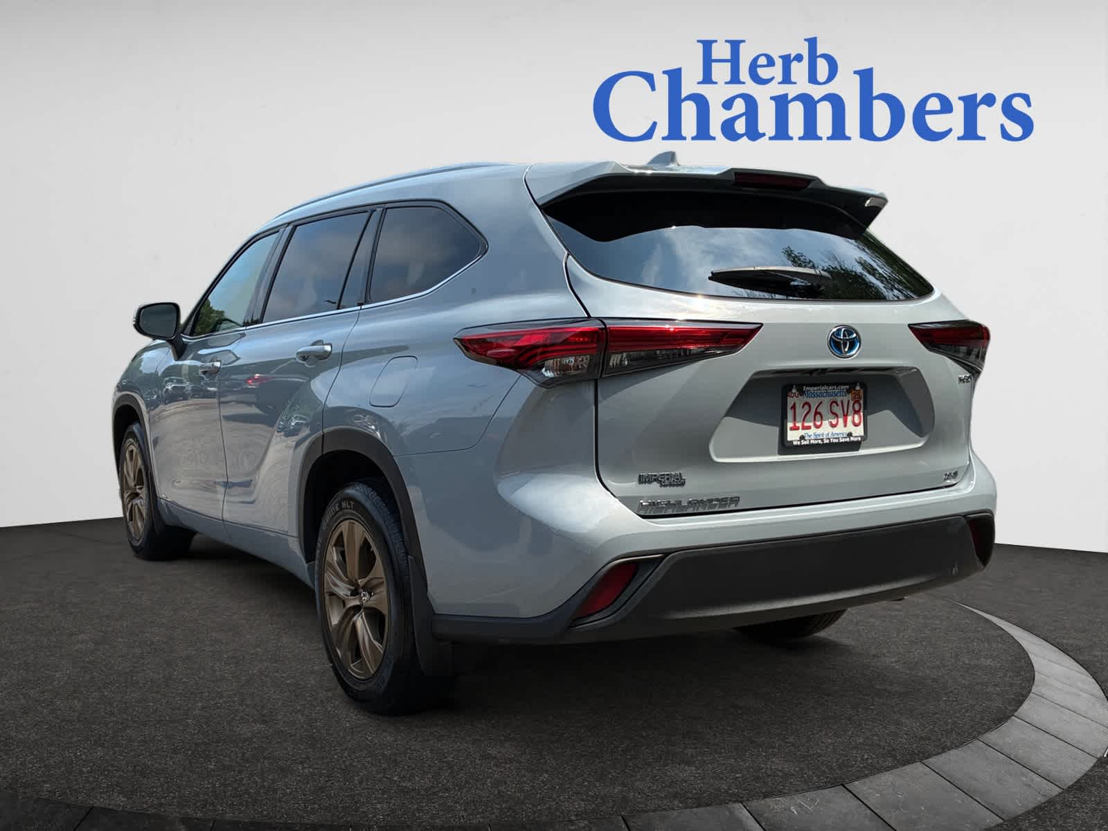 used 2022 Toyota Highlander car, priced at $39,998