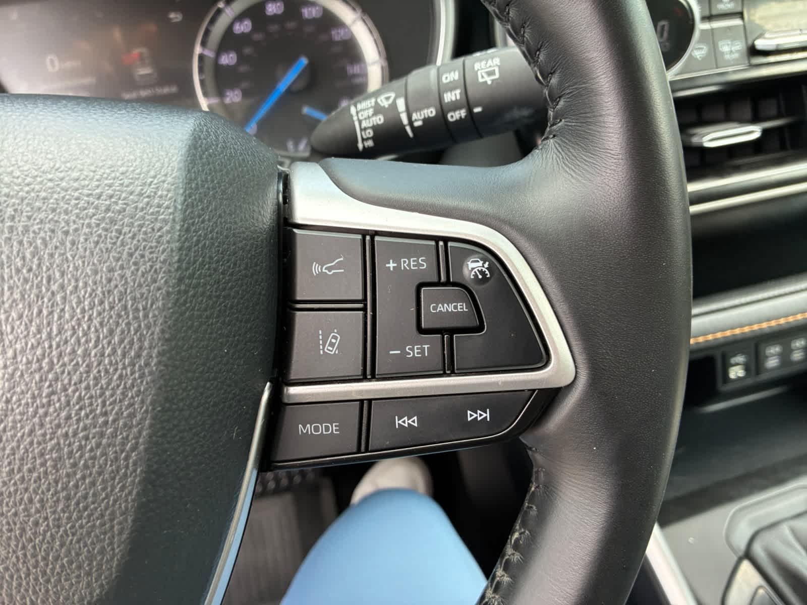 used 2022 Toyota Highlander car, priced at $39,998
