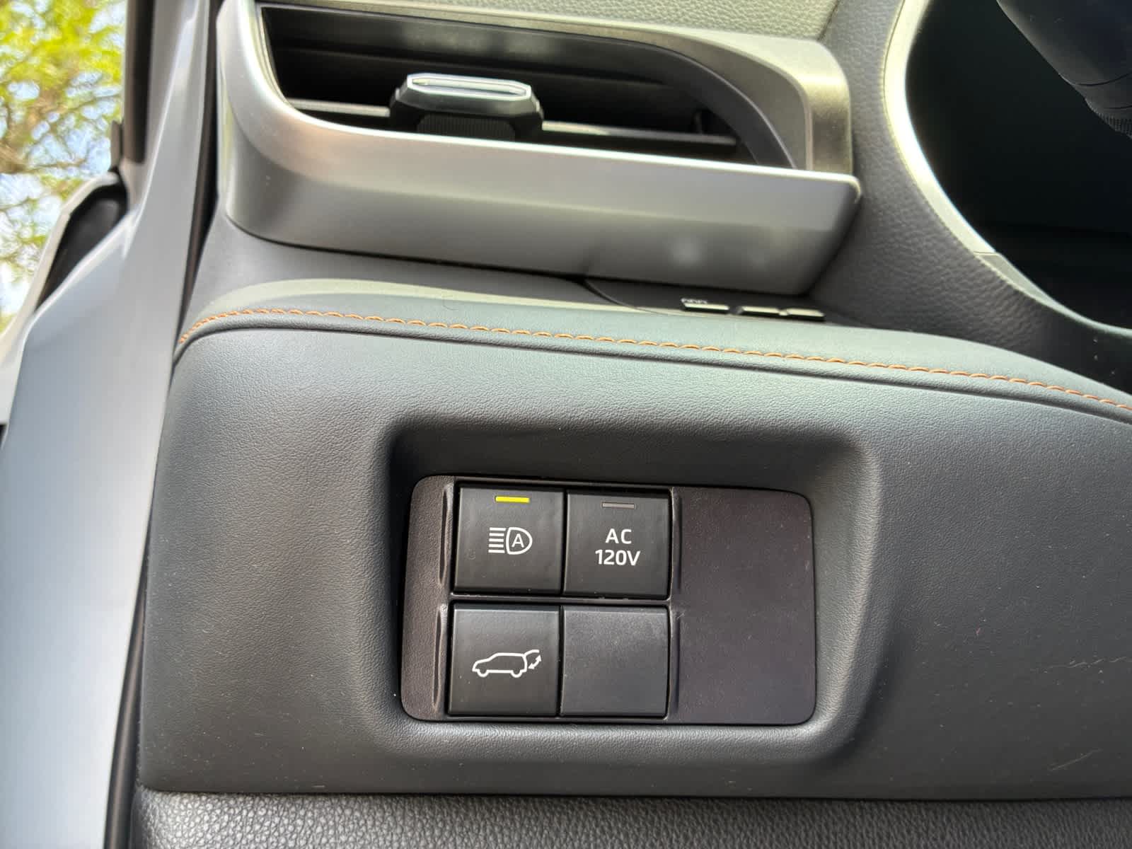 used 2022 Toyota Highlander car, priced at $39,998