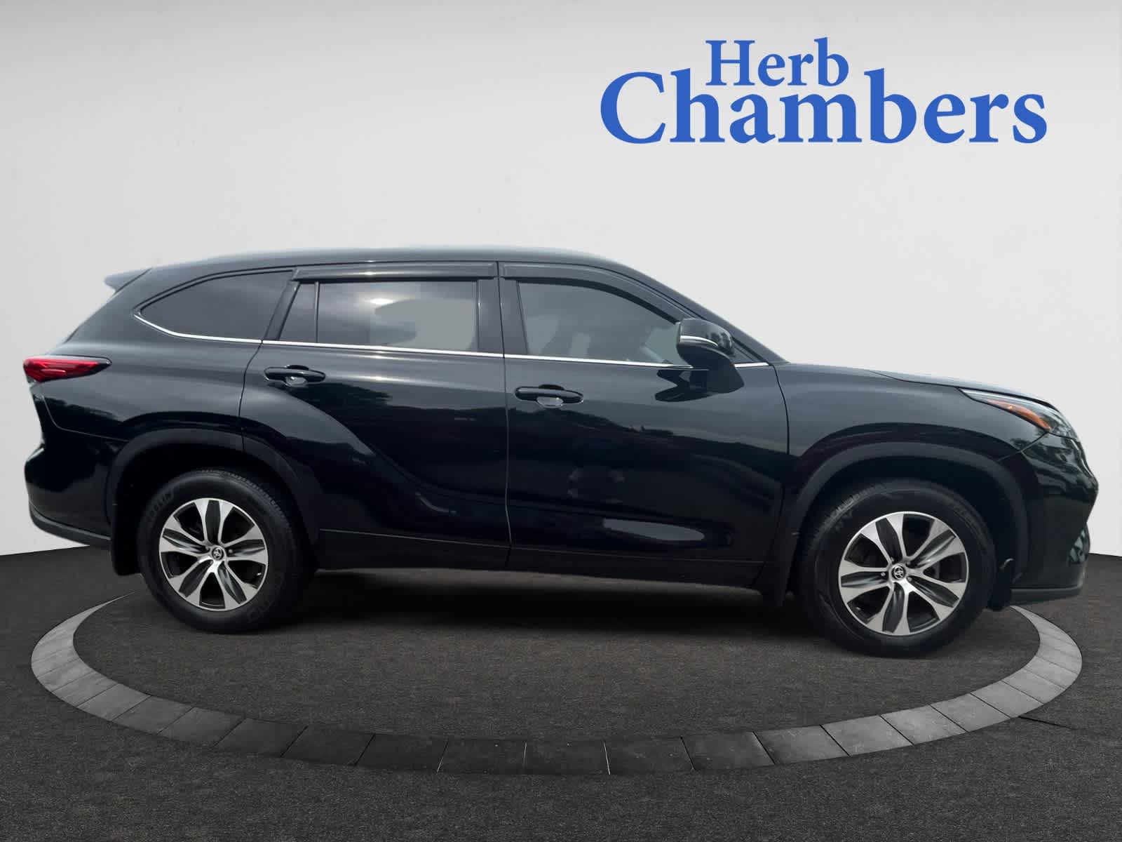 used 2022 Toyota Highlander car, priced at $33,998