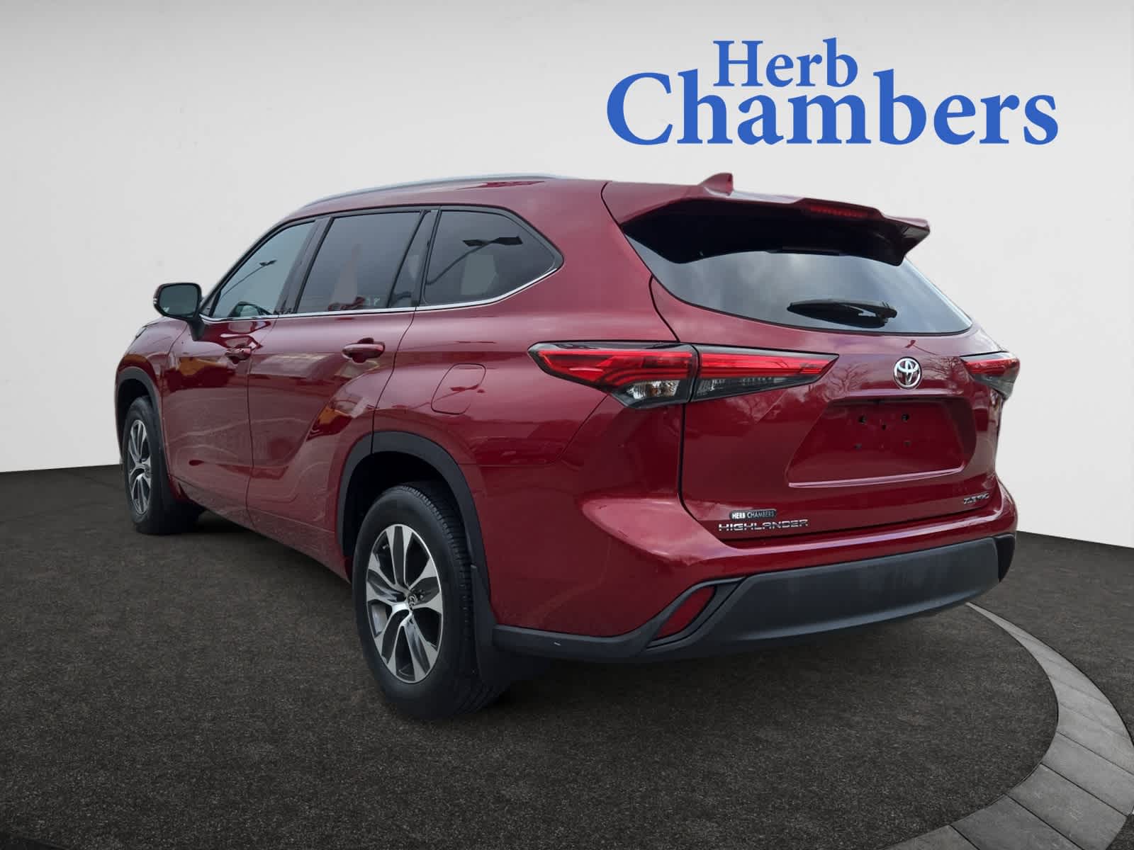 used 2021 Toyota Highlander car, priced at $36,998
