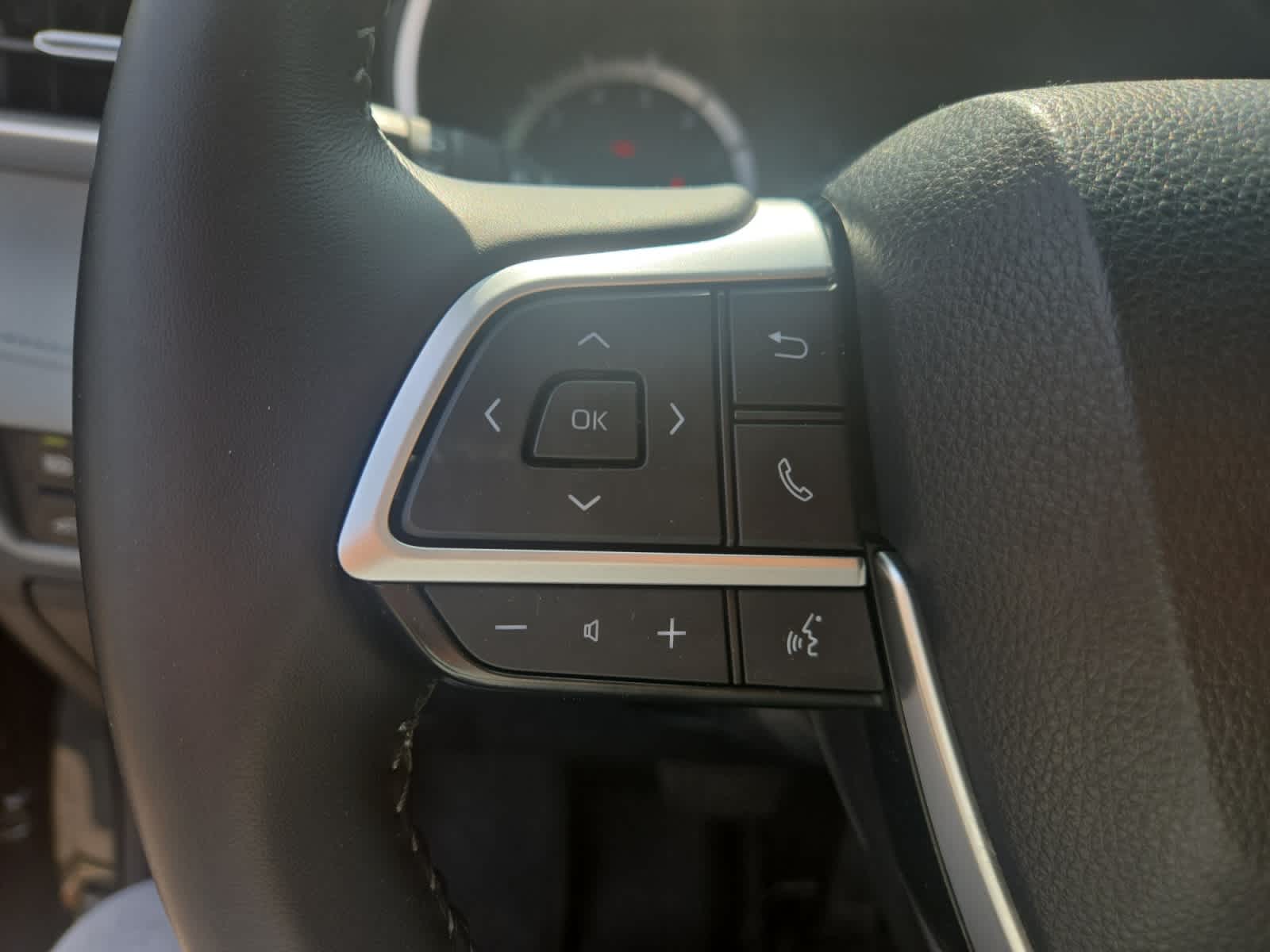 used 2023 Toyota Highlander car, priced at $39,998