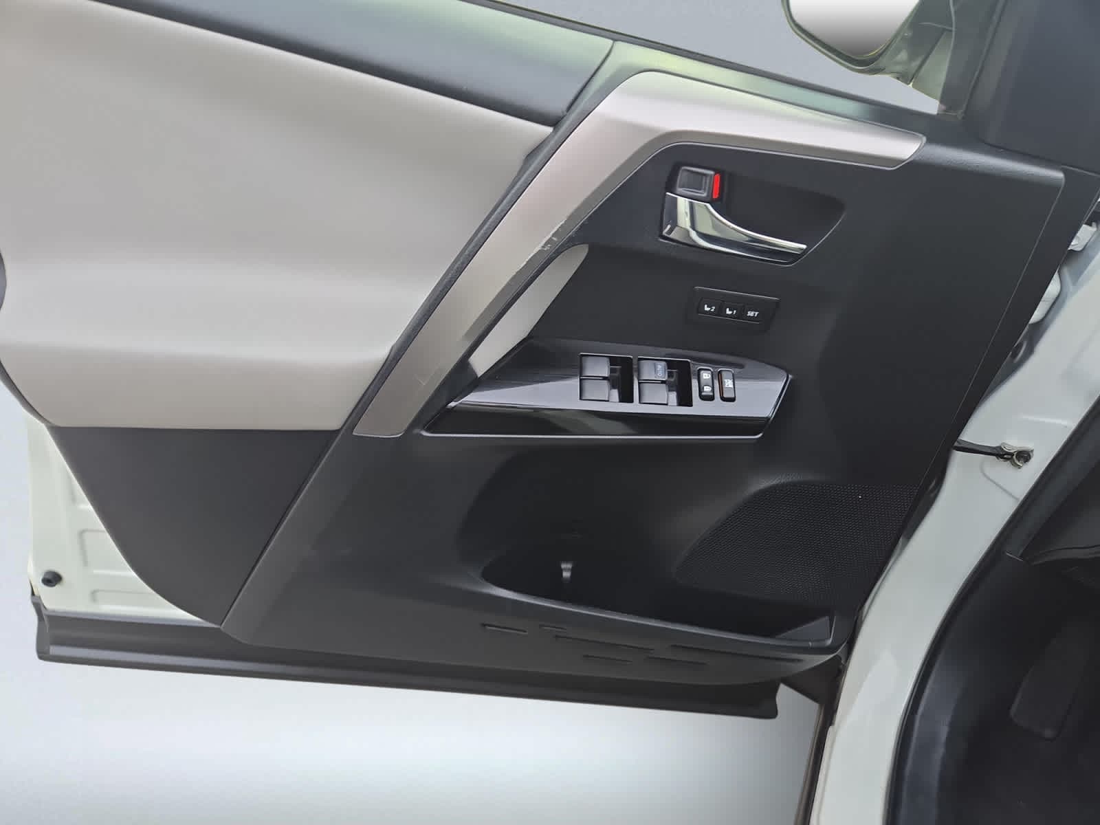 used 2016 Toyota RAV4 Hybrid car, priced at $23,998