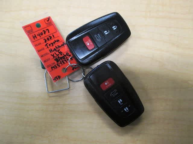 used 2021 Toyota Highlander car, priced at $38,998