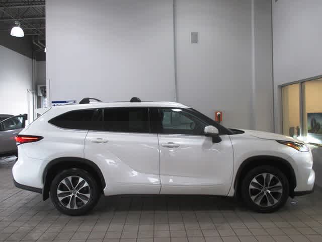 used 2021 Toyota Highlander car, priced at $38,998
