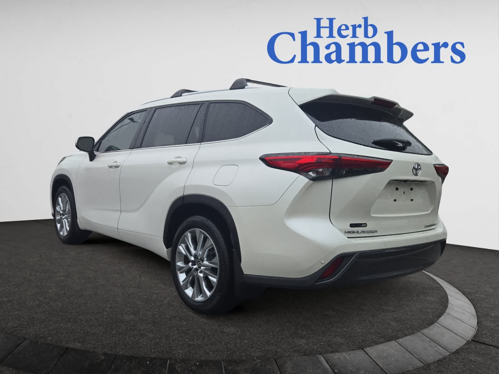 used 2021 Toyota Highlander car, priced at $38,998