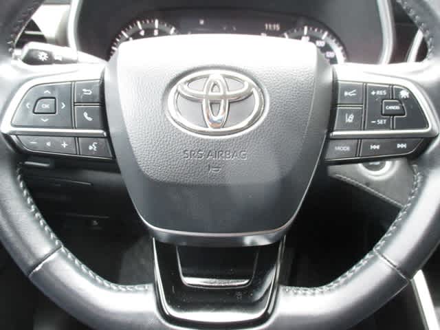 used 2021 Toyota Highlander car, priced at $38,998