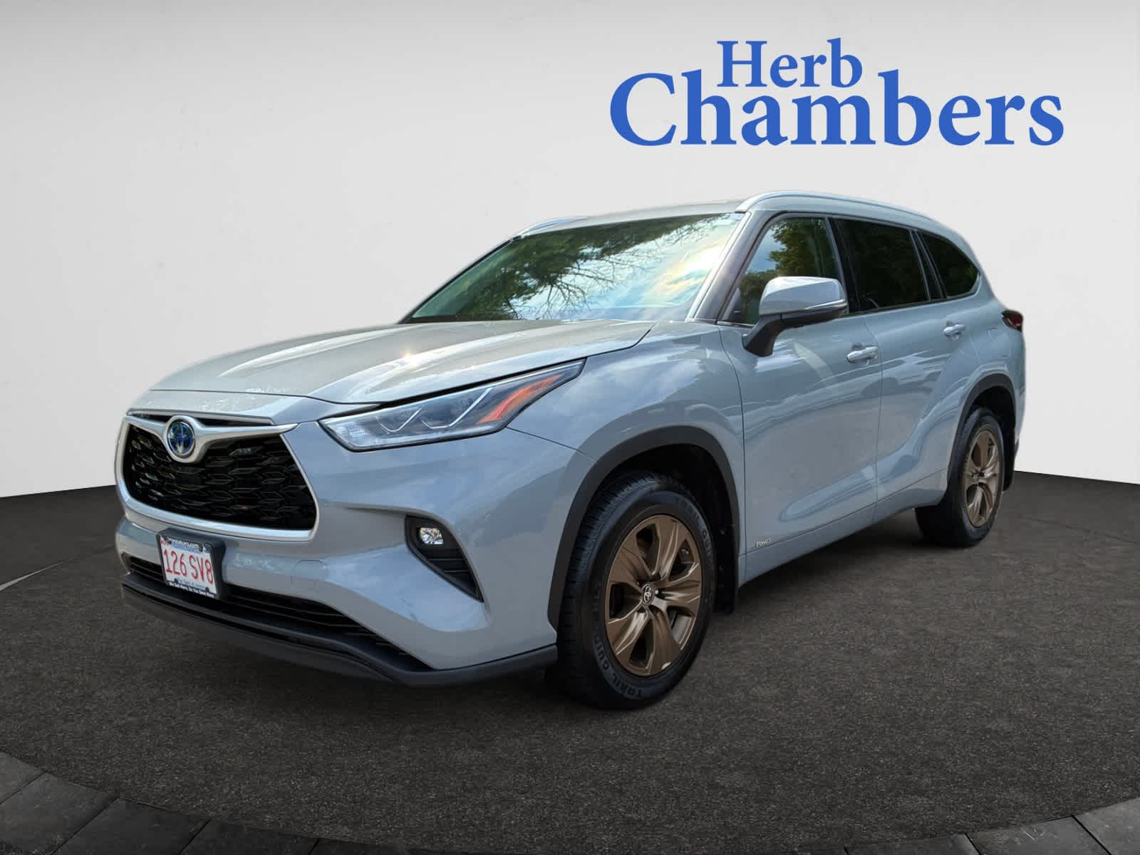 used 2022 Toyota Highlander car, priced at $39,998