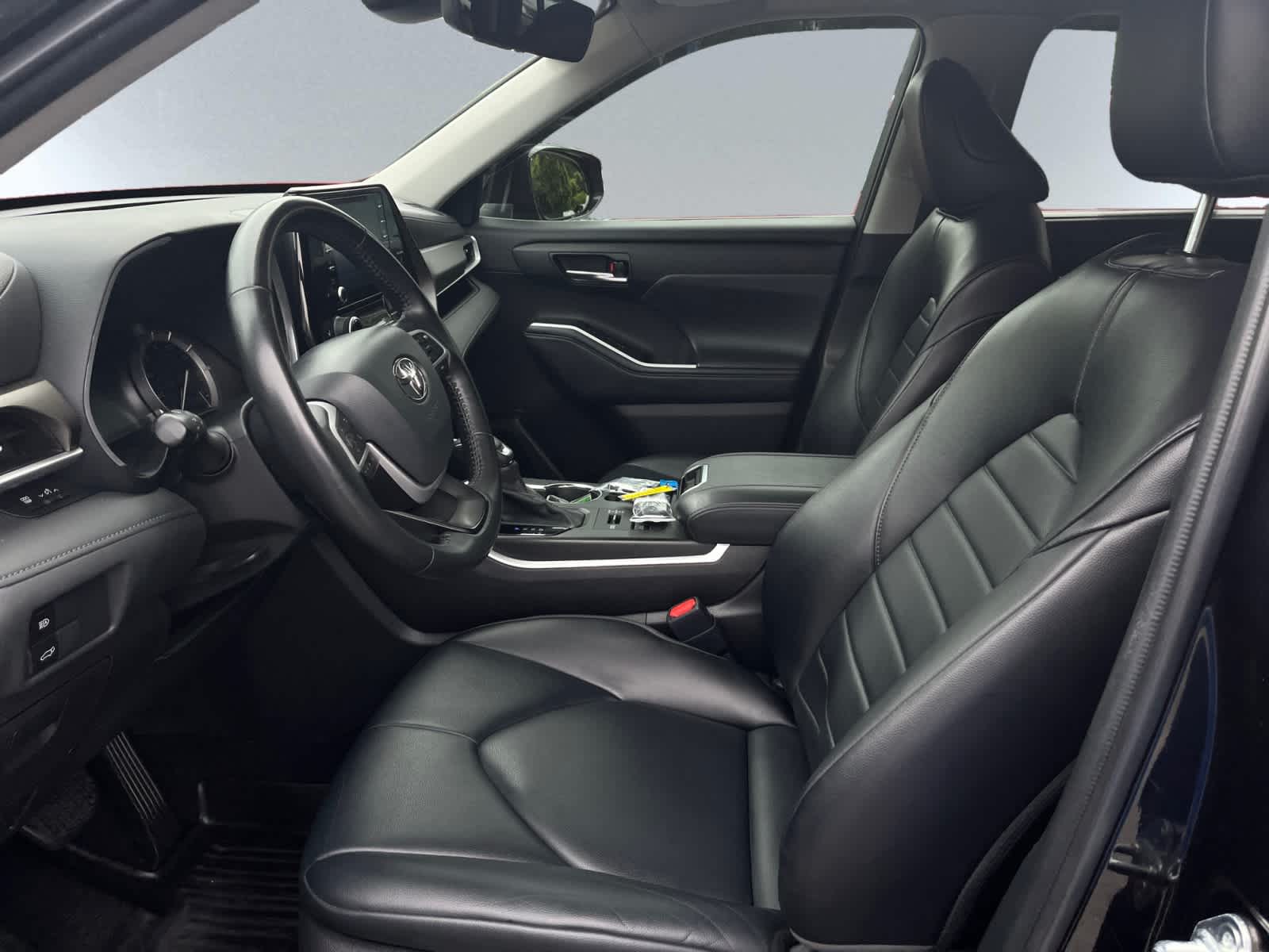 used 2022 Toyota Highlander car, priced at $33,998
