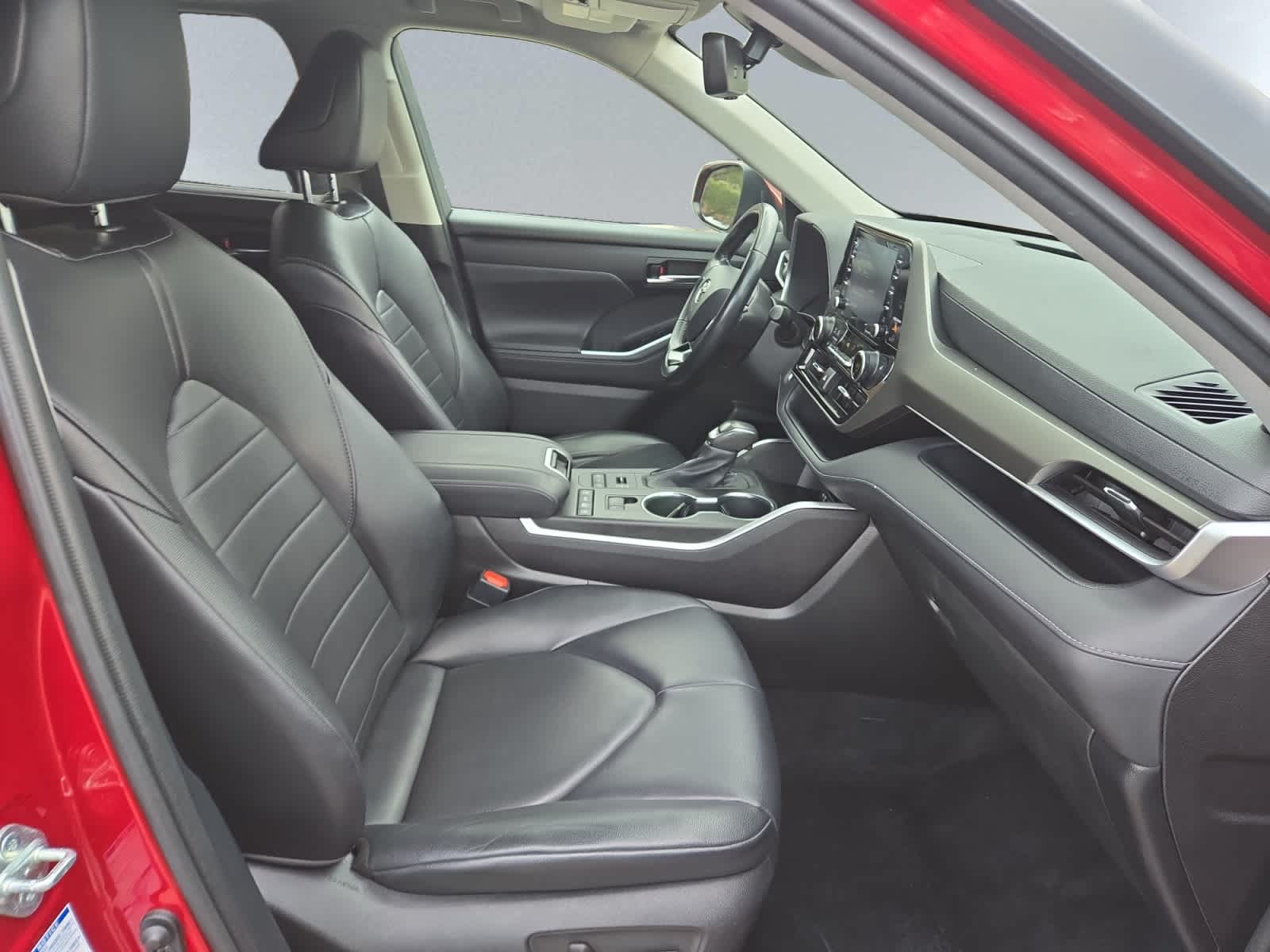 used 2021 Toyota Highlander car, priced at $36,998