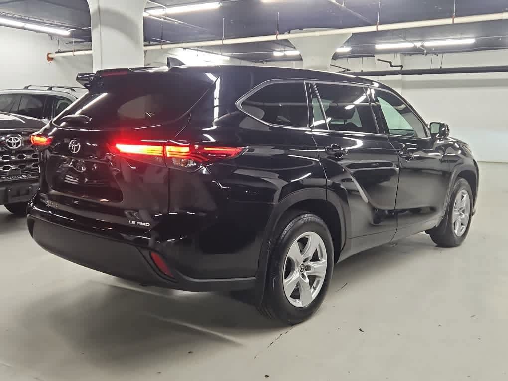 used 2022 Toyota Highlander car, priced at $32,998