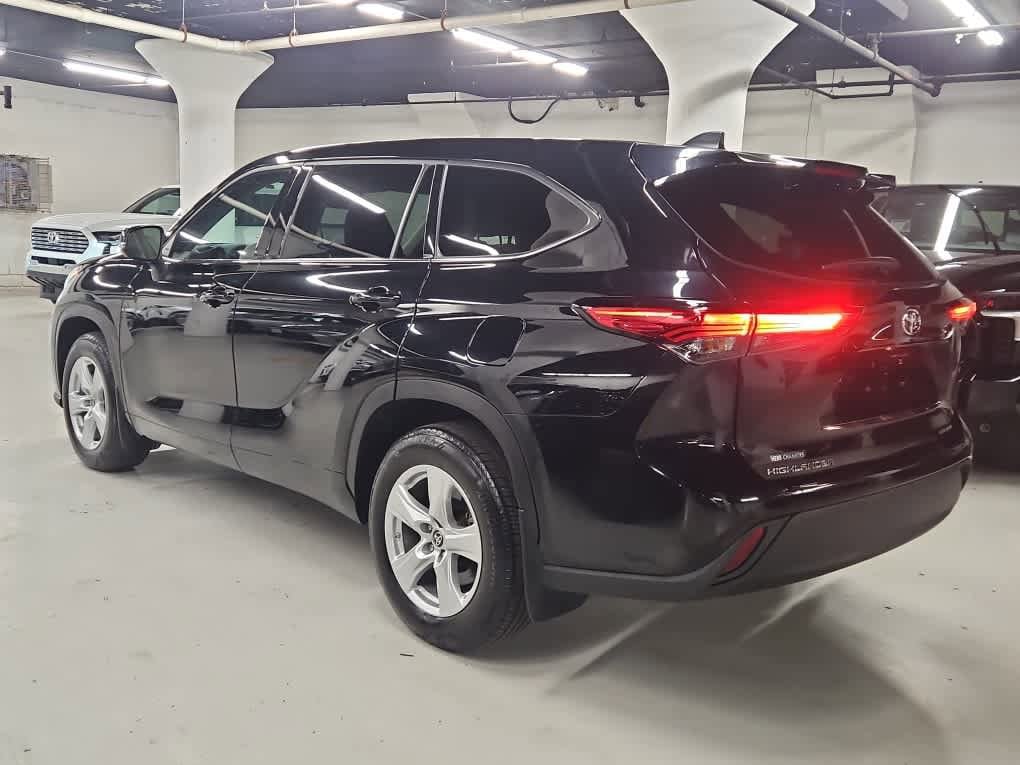 used 2022 Toyota Highlander car, priced at $32,998