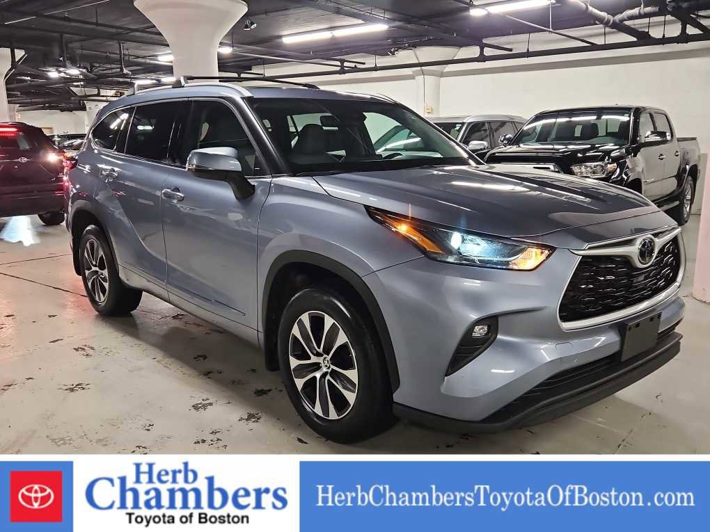 used 2022 Toyota Highlander car, priced at $35,998