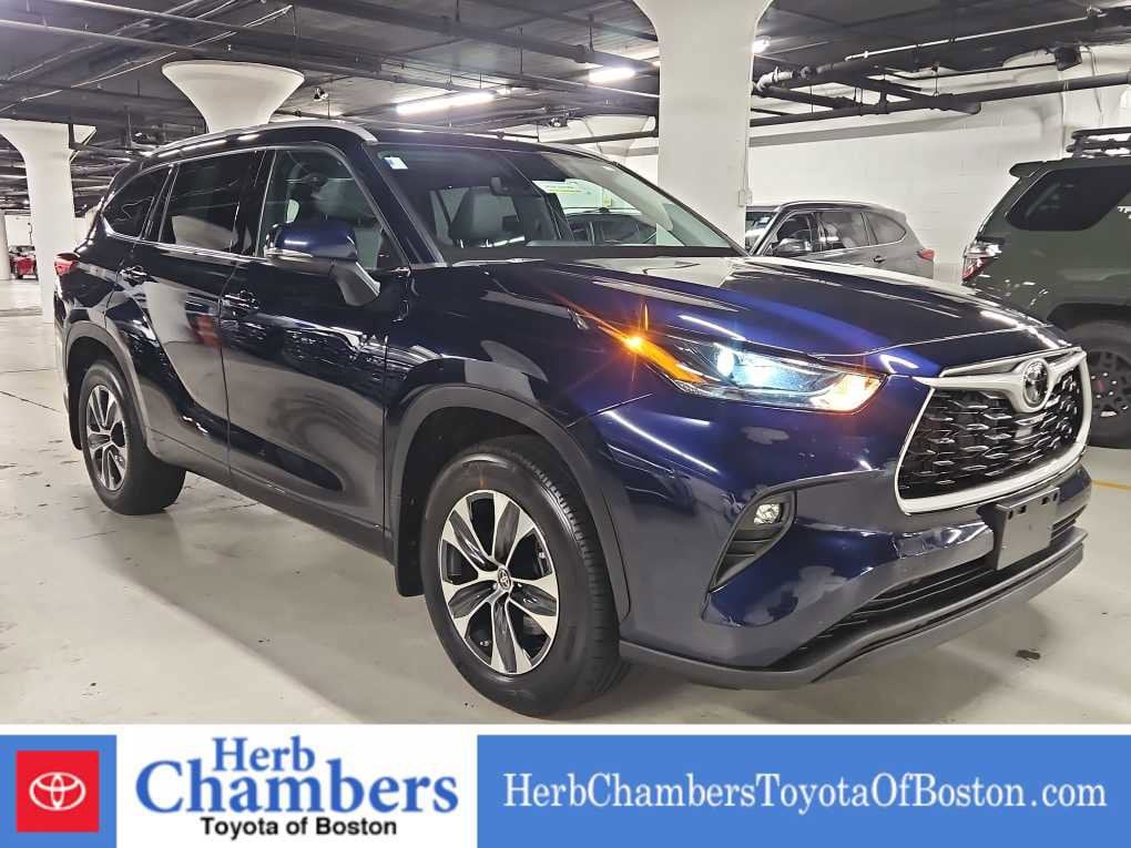 used 2022 Toyota Highlander car, priced at $37,998