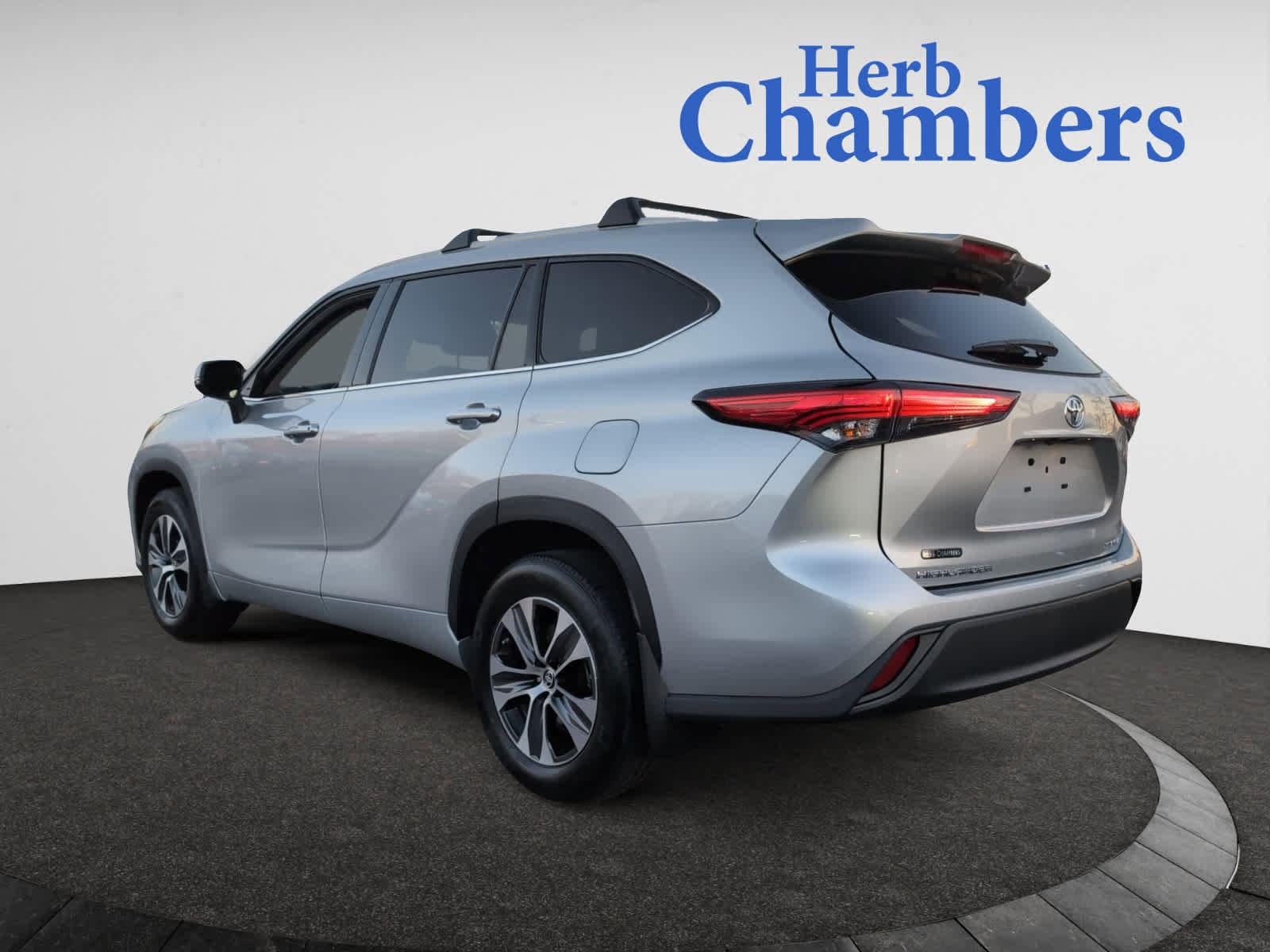 used 2022 Toyota Highlander car, priced at $37,998