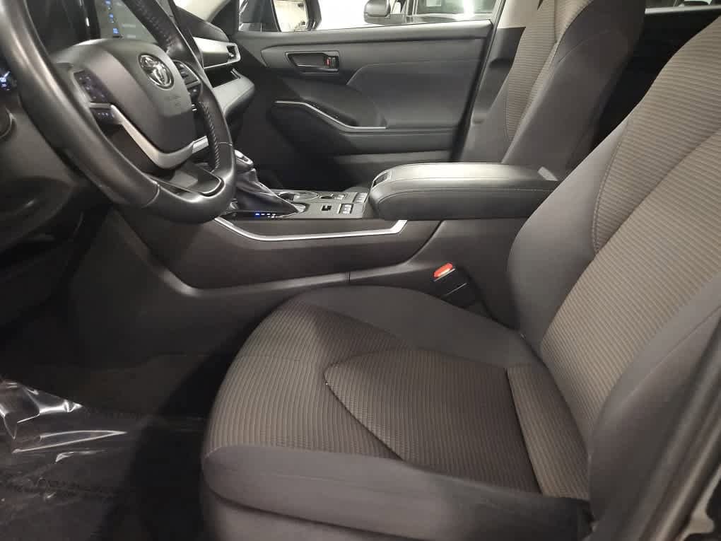 used 2022 Toyota Highlander car, priced at $32,998