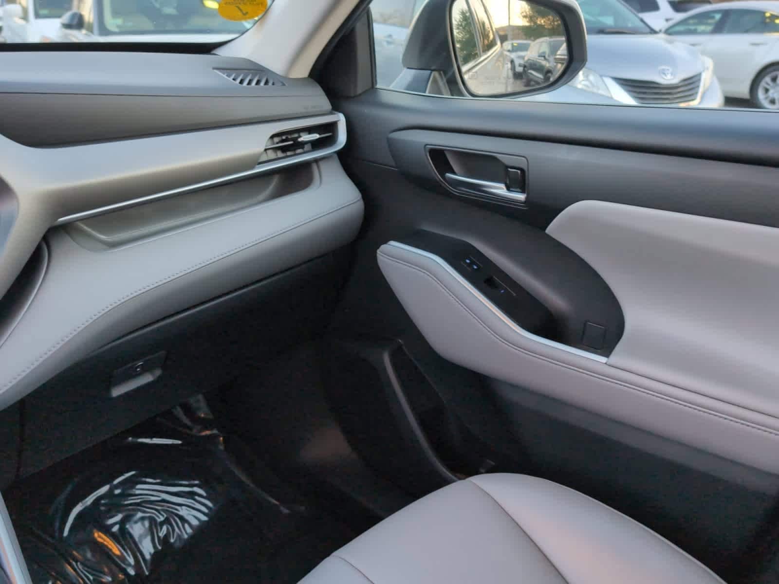 used 2022 Toyota Highlander car, priced at $37,998