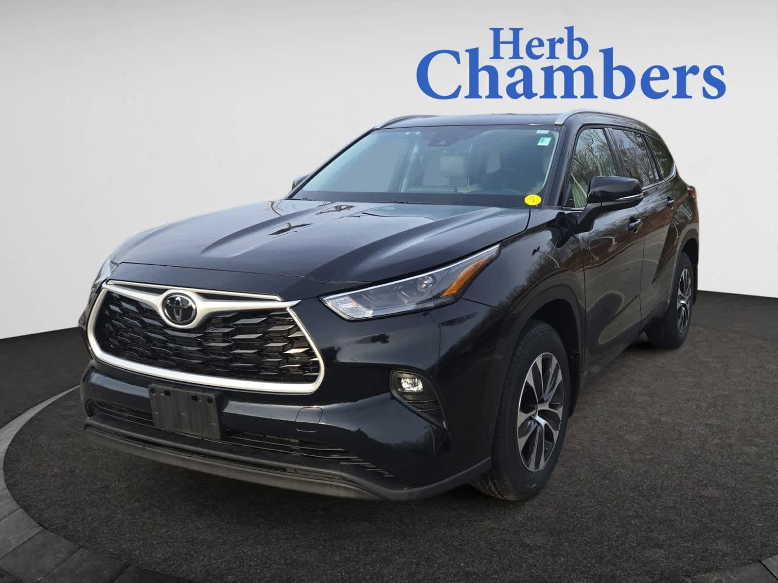 used 2022 Toyota Highlander car, priced at $36,998