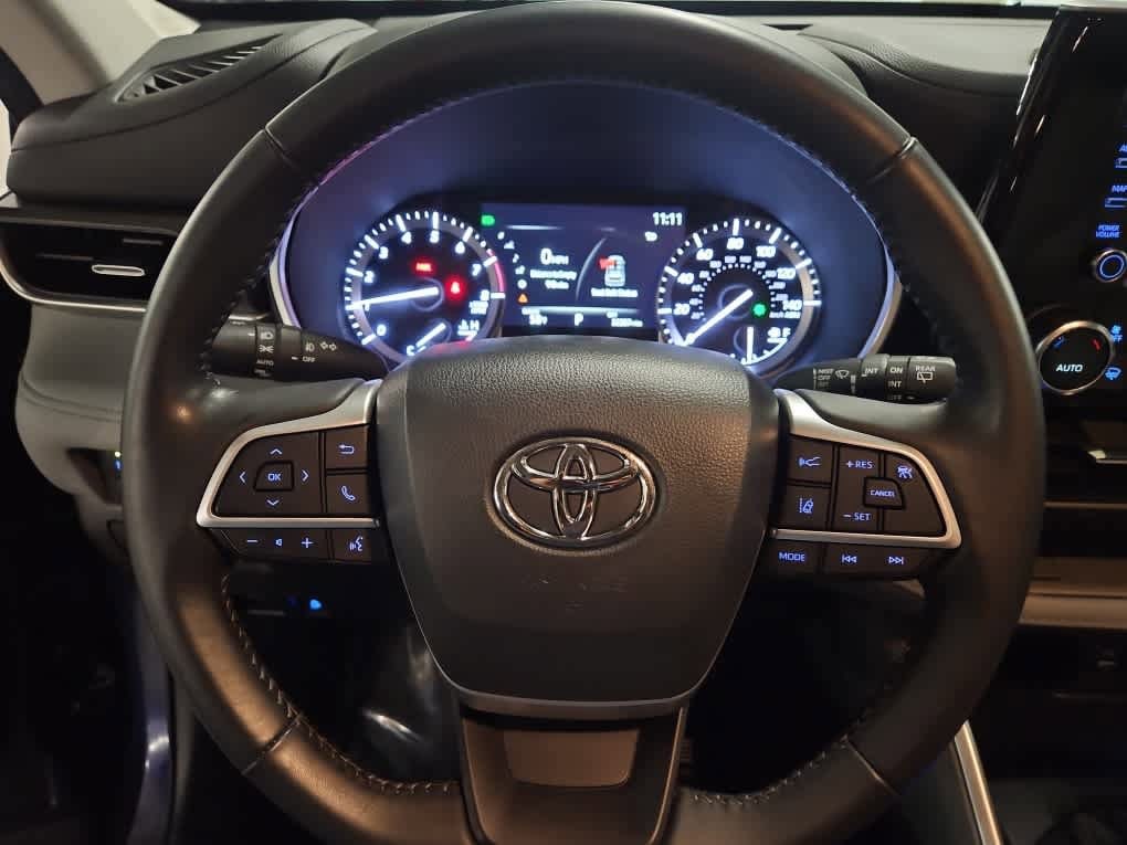 used 2022 Toyota Highlander car, priced at $36,998