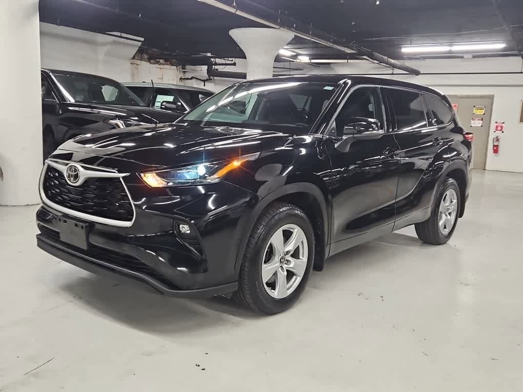 used 2022 Toyota Highlander car, priced at $32,998