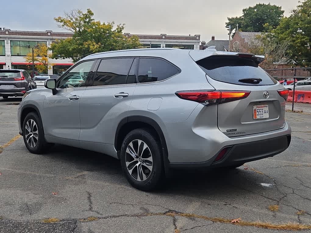 used 2022 Toyota Highlander car, priced at $36,998