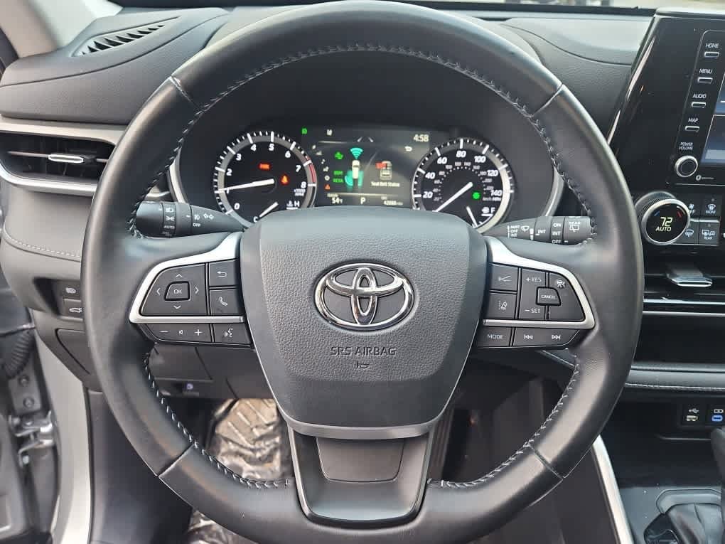 used 2022 Toyota Highlander car, priced at $36,998