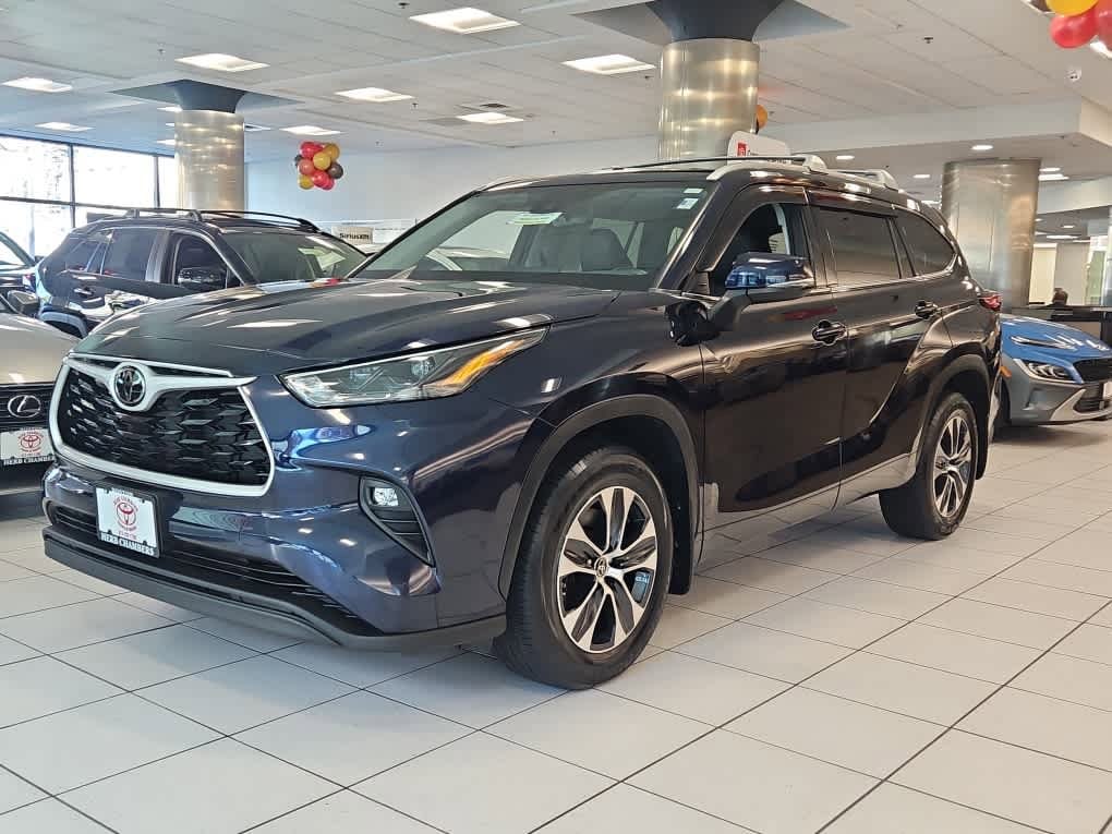 used 2022 Toyota Highlander car, priced at $39,998