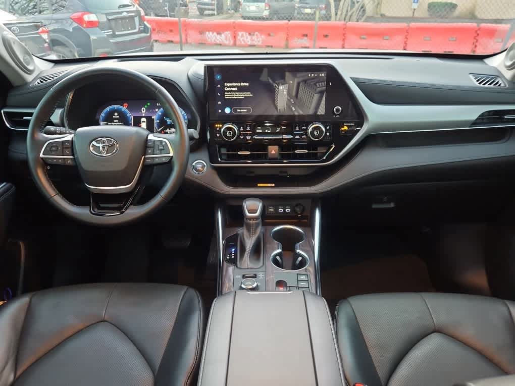 used 2023 Toyota Highlander car, priced at $47,998