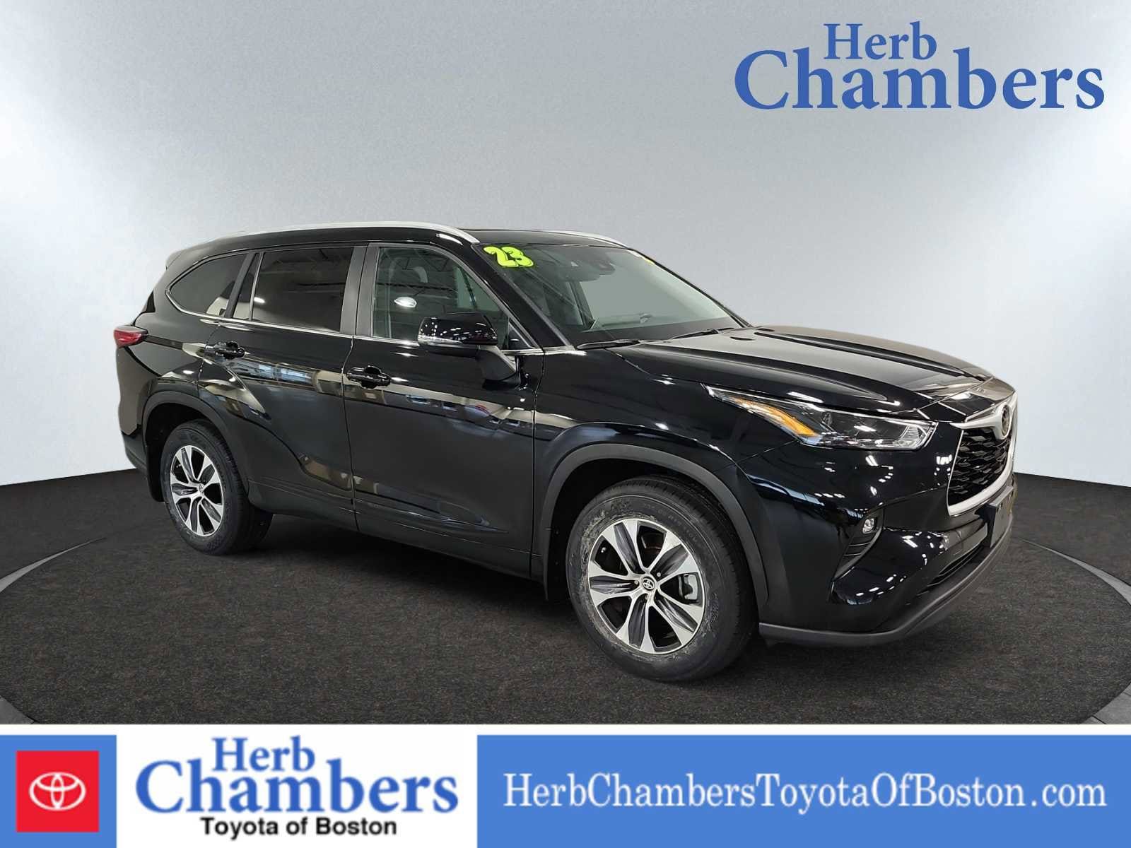 used 2023 Toyota Highlander car, priced at $43,998