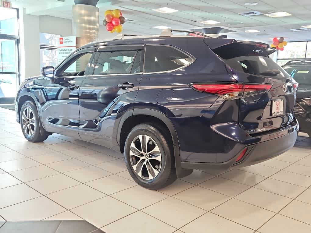 used 2022 Toyota Highlander car, priced at $39,998