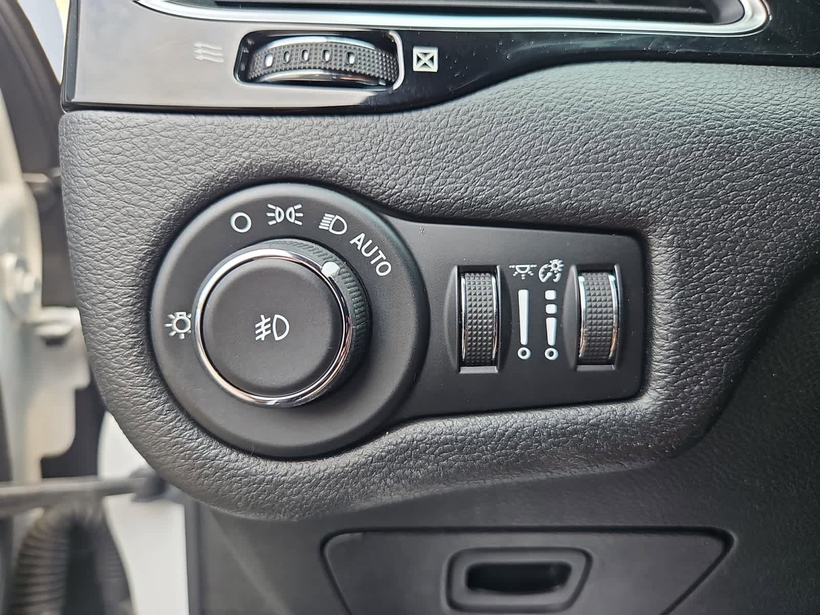 used 2019 Jeep Cherokee car, priced at $14,998