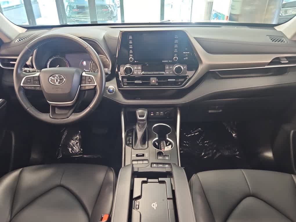 used 2022 Toyota Highlander car, priced at $39,998