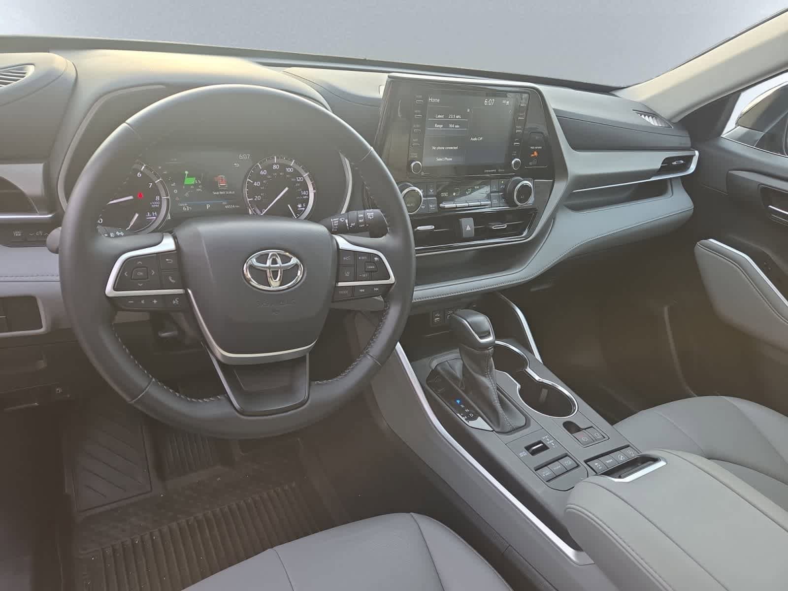 used 2022 Toyota Highlander car, priced at $36,998