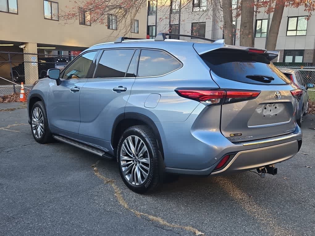 used 2021 Toyota Highlander car, priced at $36,598