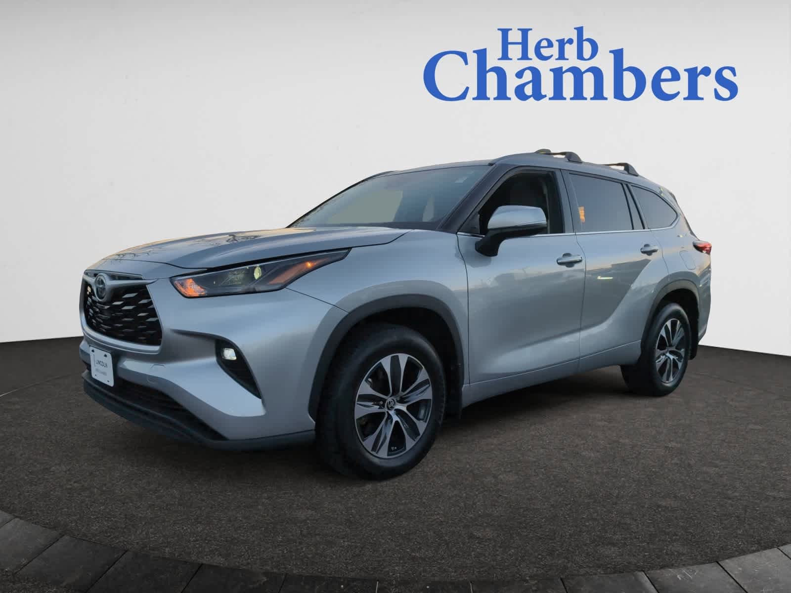 used 2022 Toyota Highlander car, priced at $37,998