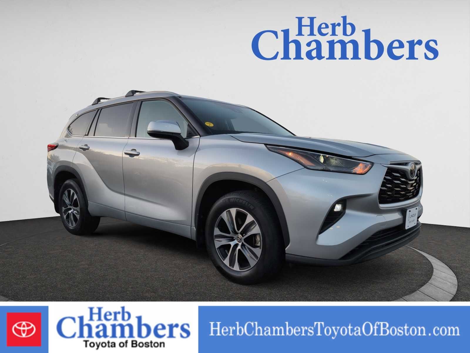 used 2022 Toyota Highlander car, priced at $37,998