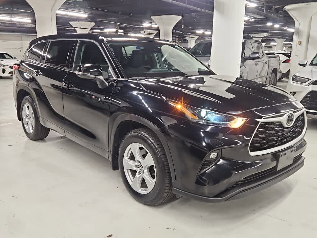 used 2022 Toyota Highlander car, priced at $32,998